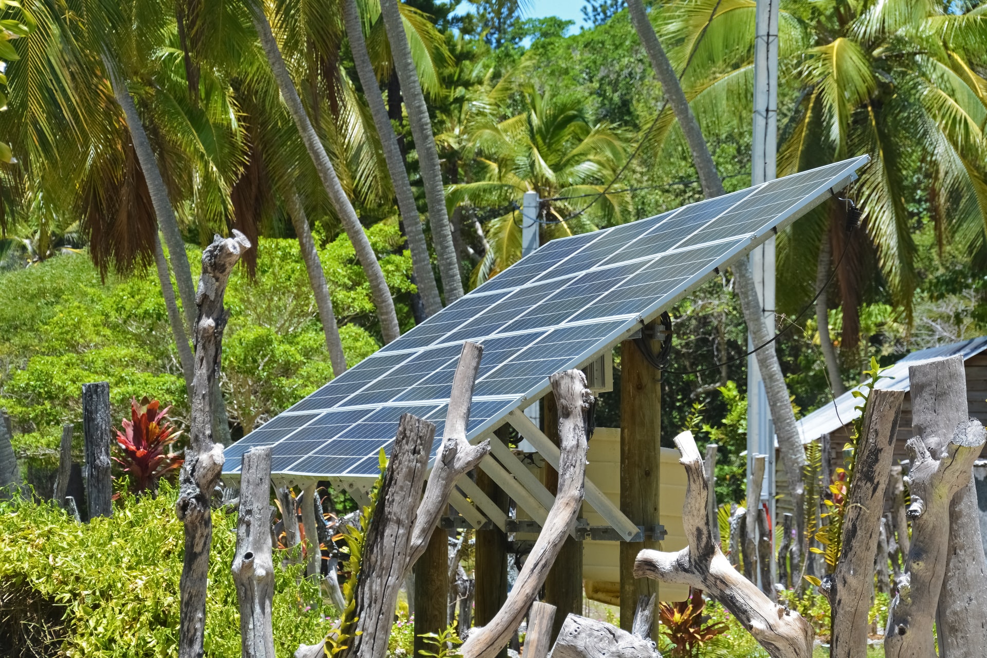 découvrez les avantages et inconvénients des panneaux photovoltaïques. informez-vous sur leur efficacité, leur impact environnemental et les économies potentielles sur vos factures d'énergie. prenez une décision éclairée pour votre investissement durable.