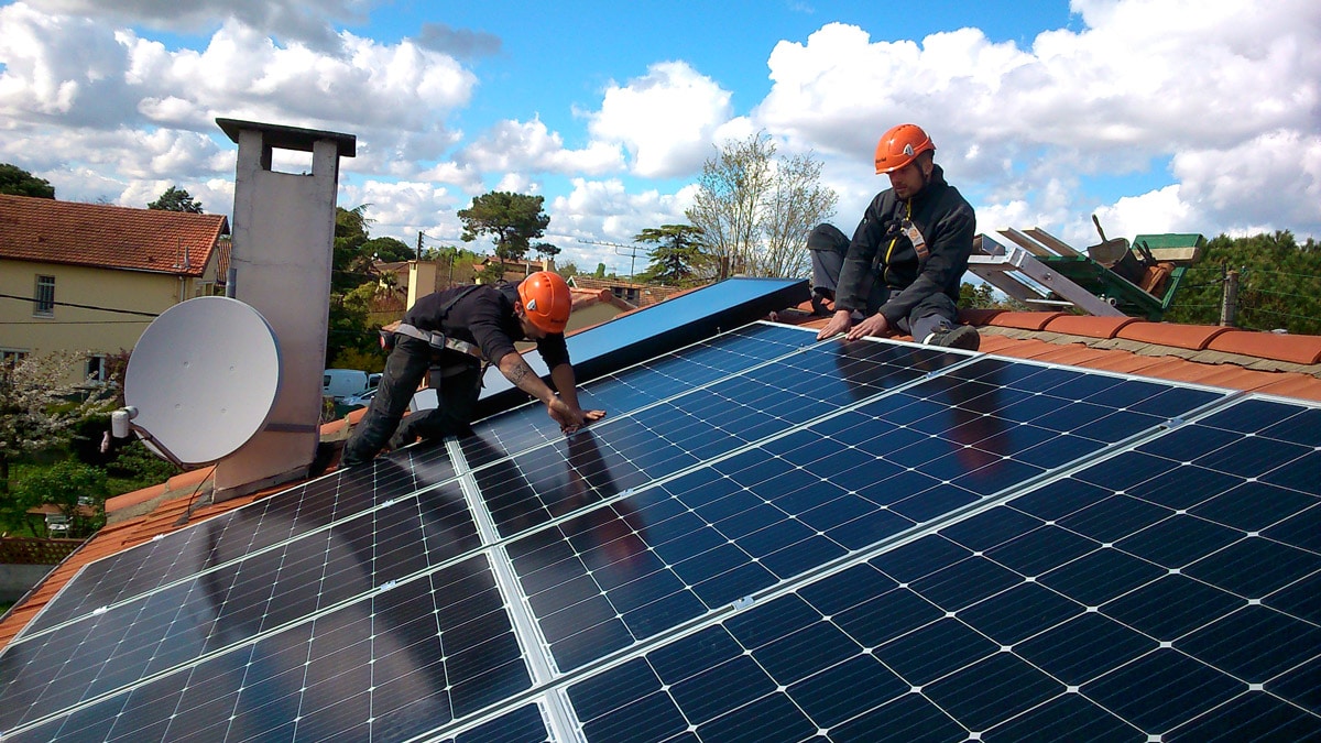 découvrez l'efficacité des chaudières électriques associées aux panneaux photovoltaïques. optez pour une solution écologique et économique pour votre chauffage tout en réduisant votre empreinte carbone.