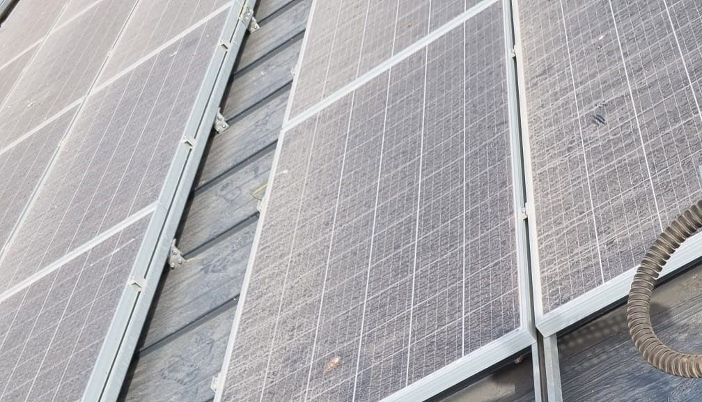 découvrez les défauts des panneaux photovoltaïques liés à l'humidité : impacts sur la performance, risques de défaillance et conseils pour prévenir les dommages. informez-vous sur les solutions pour assurer la durabilité de votre installation solaire.