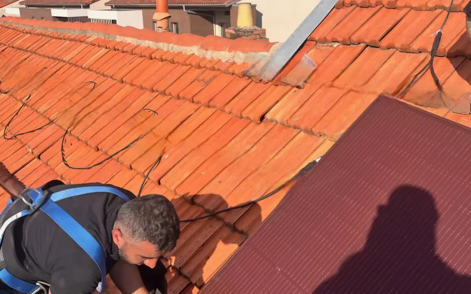 découvrez nos panneaux photovoltaïques à toulouse, une solution écologique et économique pour produire votre propre électricité. profitez d'une énergie renouvelable tout en réduisant votre facture d'électricité. contactez-nous pour un devis personnalisé et commencez à investir dans l'avenir durable dès aujourd'hui.