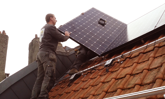 découvrez comment optimiser votre installation photovoltaïque pour maximiser votre production d'énergie et réduire vos factures d'électricité. conseils pratiques et solutions innovantes pour un rendement accru et une empreinte écologique réduite.