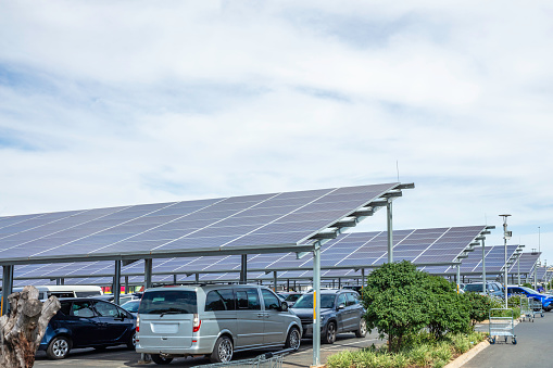 découvrez les enjeux des hangars photovoltaïques, une solution innovante pour allier production d'énergie renouvelable et optimisation des espaces agricoles et industriels. analyse des impacts économiques, environnementaux et techniques de cette technologie.