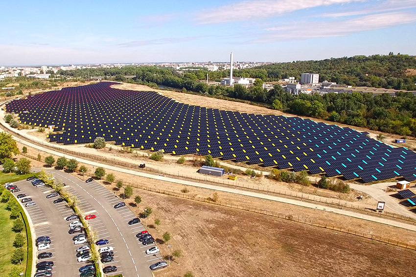 découvrez notre grande centrale solaire, un projet innovant dédié à la production d'énergie renouvelable. profitez d'une source d'énergie propre et durable qui contribue à la protection de l'environnement tout en répondant aux besoins croissants en électricité.