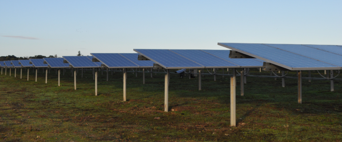 découvrez les limites de l'énergie solaire : contraintes technologiques, coûts d'installation, variations climatiques et enjeux de stockage d'énergie. informez-vous sur les défis à surmonter pour maximiser l'utilisation de cette ressource renouvelable.