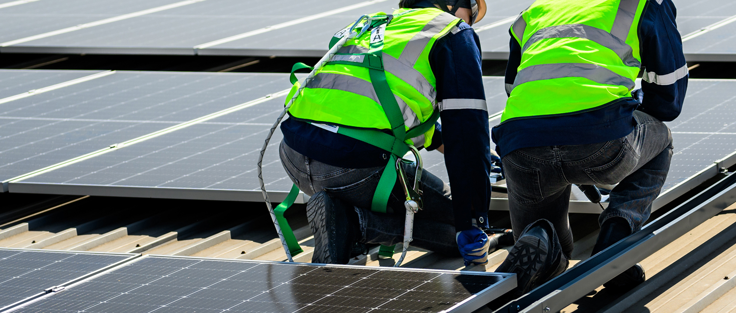 découvrez les principaux risques liés aux installations photovoltaïques et comment les minimiser pour assurer la sécurité et l'efficacité de votre projet solaire.