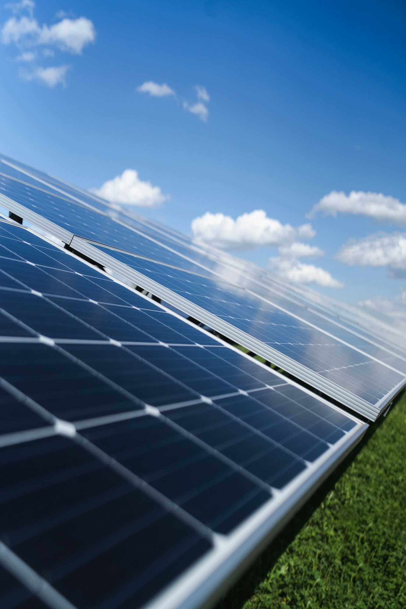 découvrez notre guide complet pour débutants sur l'achat de panneaux solaires. apprenez les bases, comparez les modèles, et trouvez des conseils pratiques pour faire le meilleur choix et optimiser votre investissement dans l'énergie solaire.