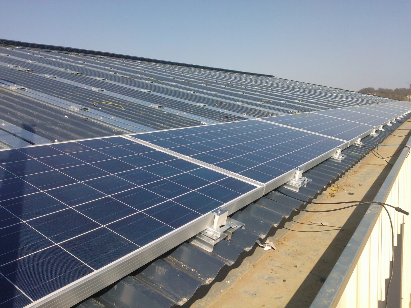 découvrez notre guide complet sur les avis concernant les panneaux photovoltaïques. informez-vous sur les retours d'expérience, les avantages et les inconvénients du photovoltaïque, afin de faire un choix éclairé pour votre investissement dans l'énergie solaire.