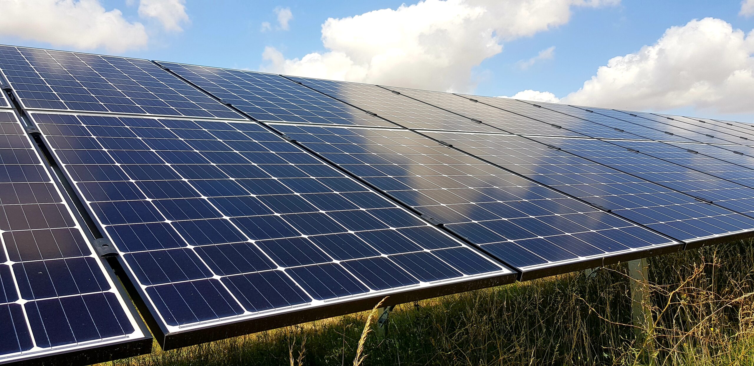 découvrez l'énergie photovoltaïque : une solution durable et économique pour produire votre propre électricité grâce à des panneaux solaires. transformez les rayons du soleil en énergie verte et réduisez votre empreinte carbone tout en réalisant des économies sur vos factures d'électricité.