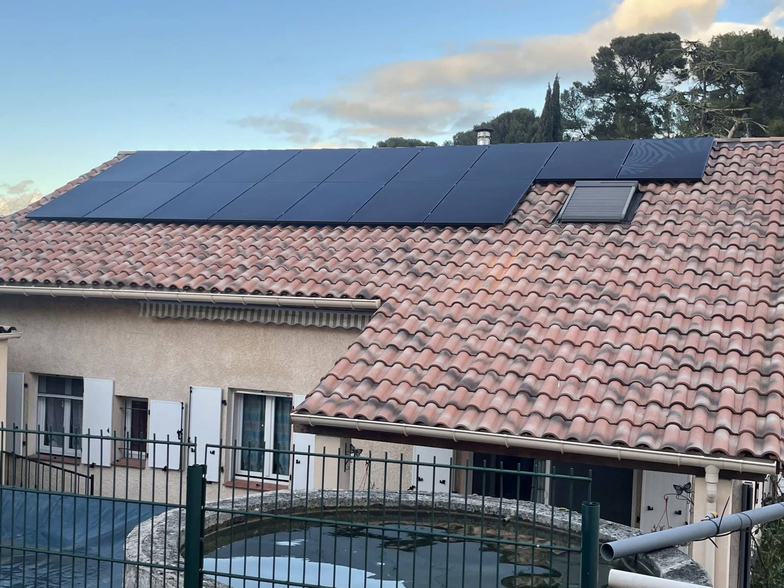 découvrez notre annuaire d'installateurs photovoltaïques, où vous trouverez des professionnels qualifiés pour installer des panneaux solaires et optimiser votre consommation d'énergie. comparez les avis, les services et les tarifs pour faire le meilleur choix pour votre projet d'énergie renouvelable.