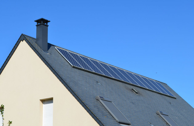 découvrez notre gamme d'ardoises photovoltaïques, alliant esthétisme et performance énergétique. idéales pour une intégration harmonieuse dans votre habitat, ces ardoises innovantes vous permettent de produire de l'électricité tout en préservant l'architecture de votre maison. optez pour une solution durable et écologique avec nos ardoises pv.