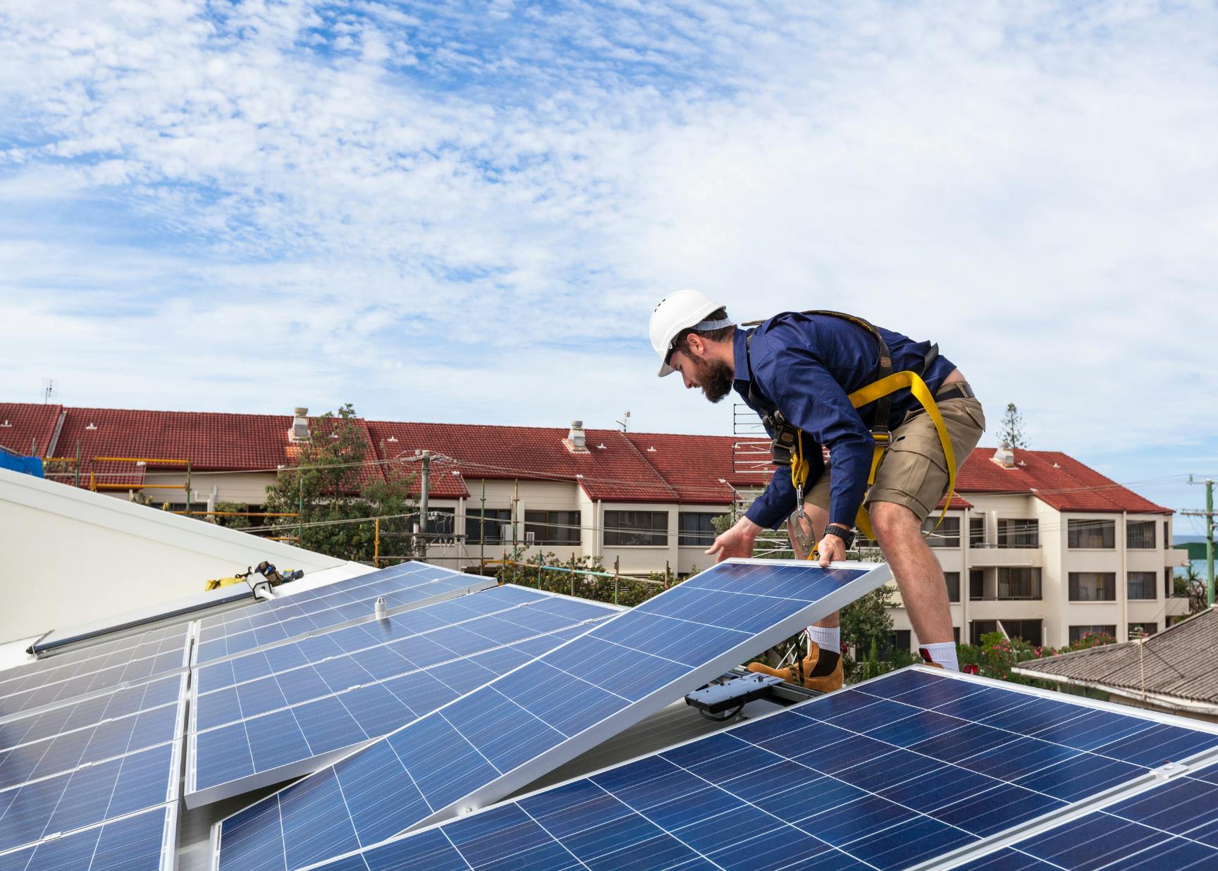 découvrez comment éviter les arnaques photovoltaïques et protégez votre investissement dans l'énergie solaire. informez-vous sur les signaux d'alerte, les pratiques douteuses et les conseils pour faire des choix éclairés afin de bénéficier pleinement de l'énergie renouvelable.