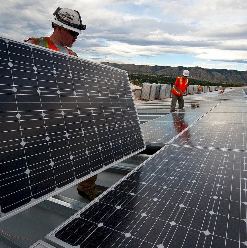 découvrez les avantages de l'assurance photovoltaïque pour protéger votre installation solaire. protégez votre investissement et assurez votre tranquillité d'esprit face aux aléas climatiques et techniques. informez-vous sur les meilleures options d'assurance pour optimiser votre rendement énergétique.
