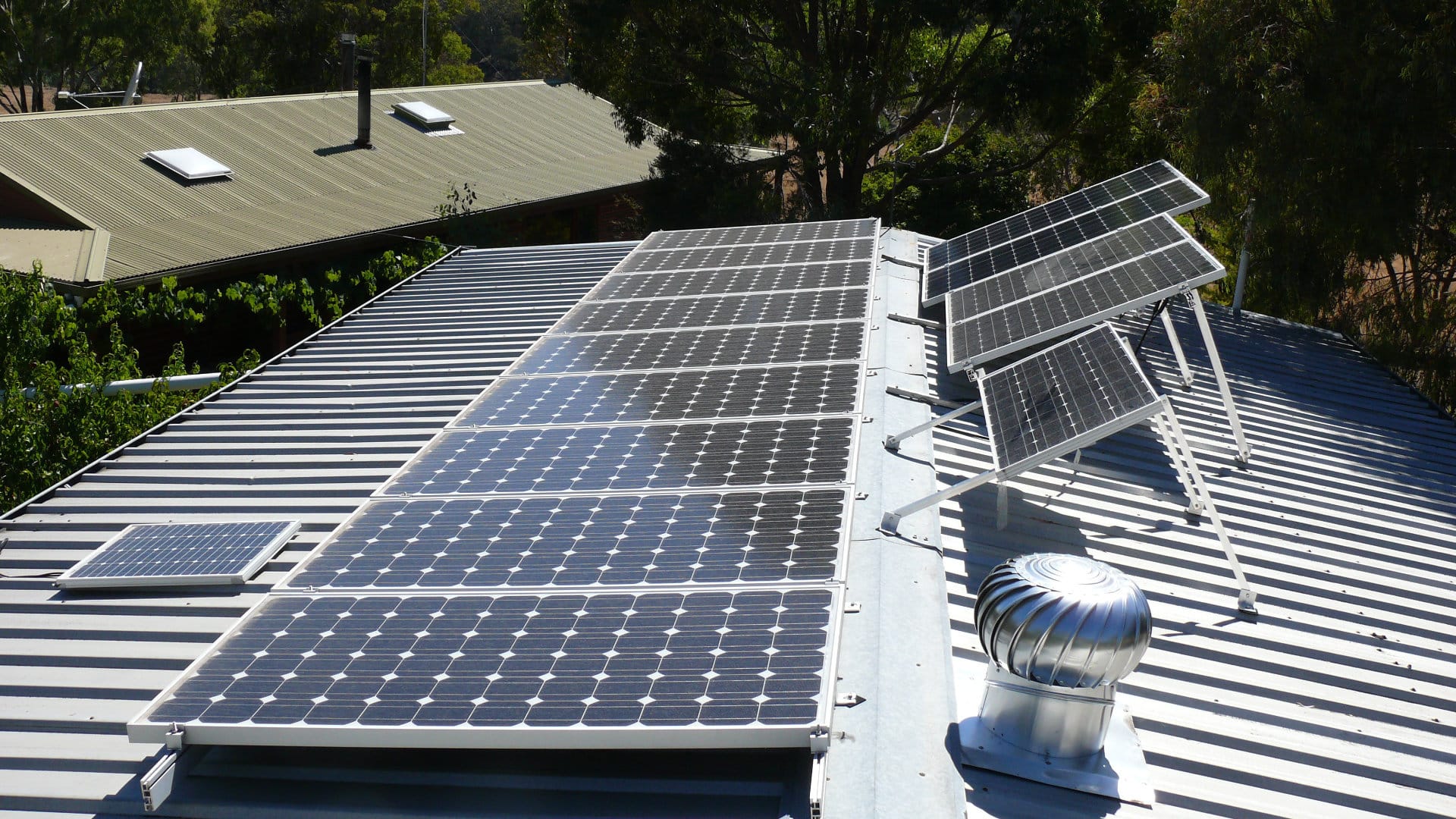 découvrez notre guide sur l'assurance photovoltaïque, une couverture essentielle pour protéger votre installation solaire. apprenez-en davantage sur les garanties, les tarifs et les avantages de souscrire une assurance pour sécuriser votre investissement et maximiser vos économies d'énergie.
