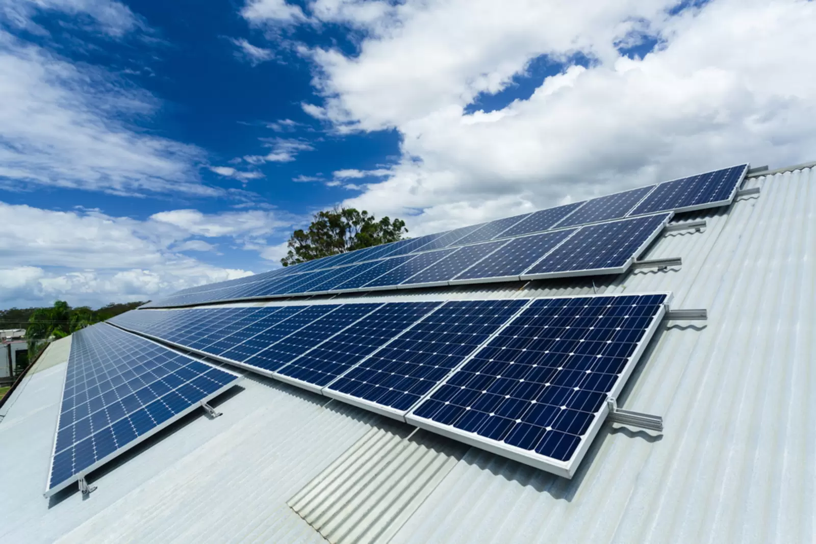 découvrez notre guide complet sur l'assurance solaire, une solution essentielle pour protéger votre installation photovoltaïque. assurez votre investissement contre les aléas et optimisez la performance de votre système tout en contribuant à un avenir durable.