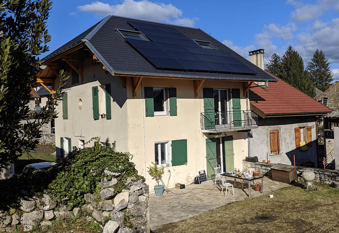 découvrez comment l'autoconsommation photovoltaïque vous permet de produire votre propre électricité à partir du soleil, réduisant ainsi vos factures énergétiques et l'empreinte carbone. adoptez une solution durable et économisez tout en contribuant à la transition énergétique.