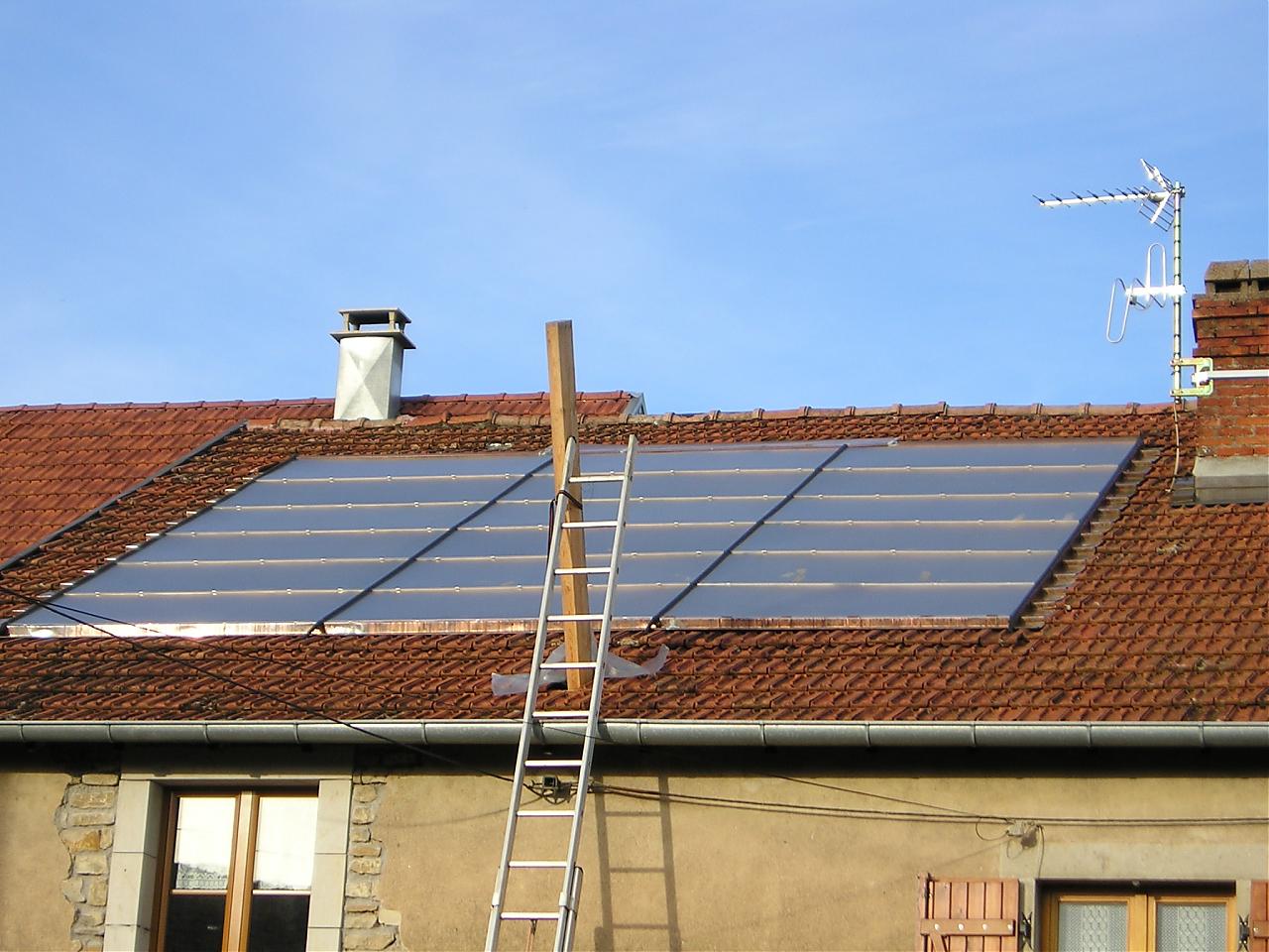 découvrez comment réussir votre autoconstruction de panneaux solaires grâce à nos conseils pratiques, guides étape par étape et astuces pour maximiser l'efficacité de votre installation tout en réduisant vos coûts énergétiques.