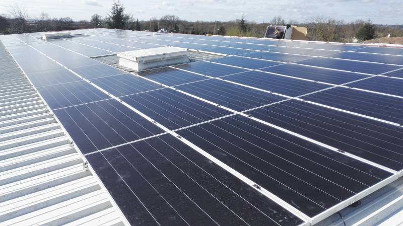 découvrez les avantages de notre forum sur les devis pour hangars photovoltaïques. échangez des idées, comparez les offres et maximisez votre investissement dans l'énergie solaire pour votre entreprise.