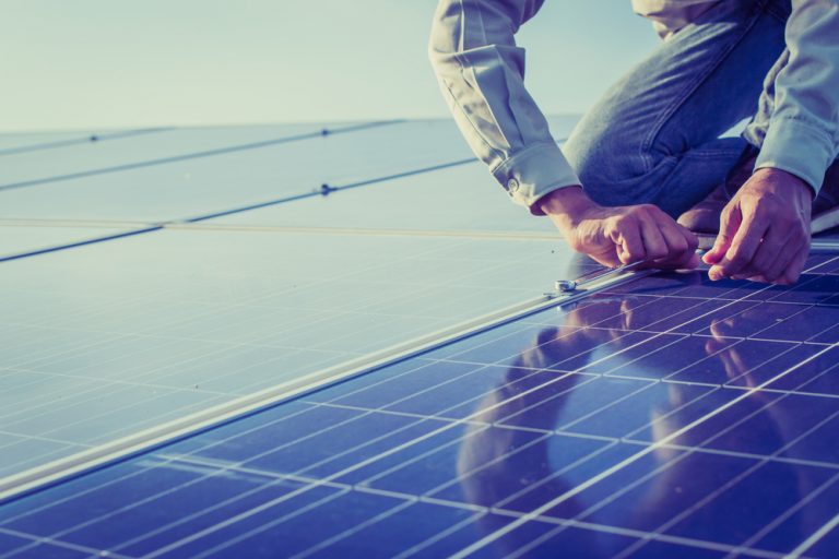 découvrez les nombreux avantages d'un forum photovoltaïque : échange d'idées, partage d'expériences, soutien communautaire et accès à des informations précieuses sur l'énergie solaire. rejoignez notre communauté pour optimiser votre projet photovoltaïque et maximiser vos économies d'énergie.