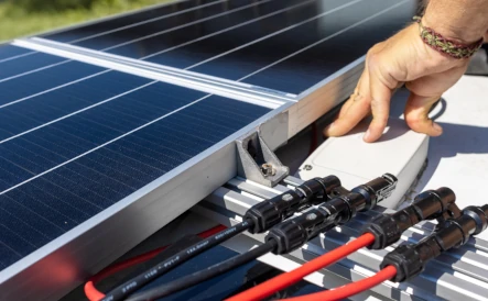 découvrez les avantages des micro-onduleurs enphase iq7 qui optimisent la production d'énergie solaire, améliorent la durabilité et offrent une gestion intelligente de l'énergie pour votre installation photovoltaïque.