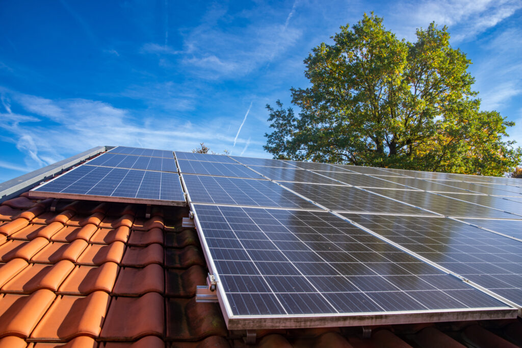 découvrez les nombreux avantages des panneaux solaires : énergie renouvelable, économies sur vos factures d'électricité, réduction de votre empreinte carbone, et incitations financières. adoptez une solution durable et économiquement avantageuse pour votre maison ou entreprise.