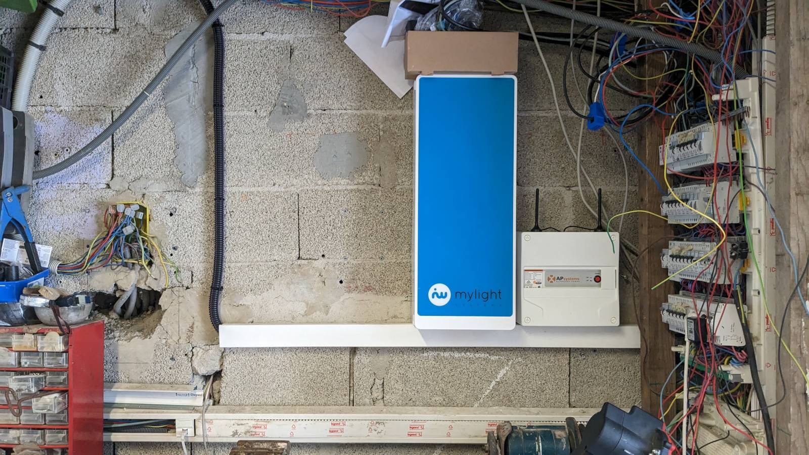 découvrez notre avis sur l'autoconsommation énergétique : avantages, inconvénients et conseils pour optimiser votre installation. informez-vous sur les meilleures pratiques pour produire et consommer votre propre électricité en toute sérénité.