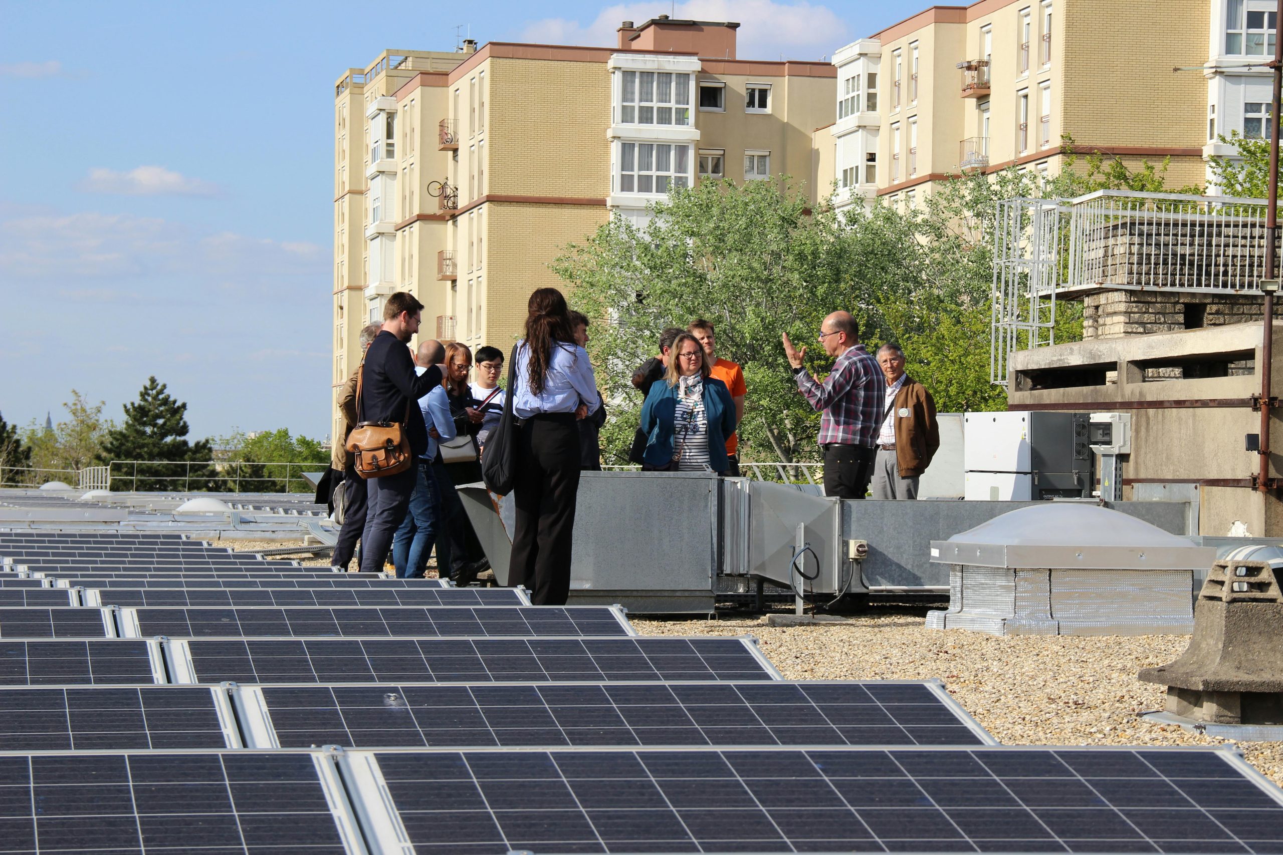 découvrez notre avis détaillé sur l'énergie solaire urbaine : avantages, inconvénients et impact sur votre facture d'électricité. informez-vous sur les solutions durables pour les villes et le potentiel de l'énergie solaire dans votre quartier.