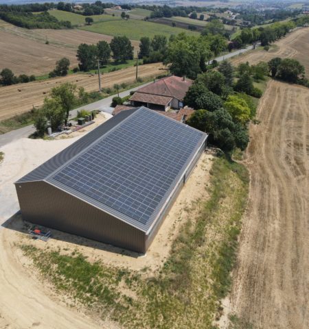 découvrez notre avis détaillé sur les hangars photovoltaïques : avantages, inconvénients et performance énergétique. optimisez votre investissement avec notre analyse complète des solutions d'énergie solaire adaptées à vos besoins.