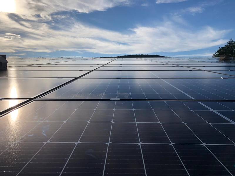 découvrez notre analyse approfondie des avis sur les hangars photovoltaïques. informez-vous sur les avantages, inconvénients et retours d'expérience des utilisateurs pour faire le meilleur choix pour votre projet de construction durable.