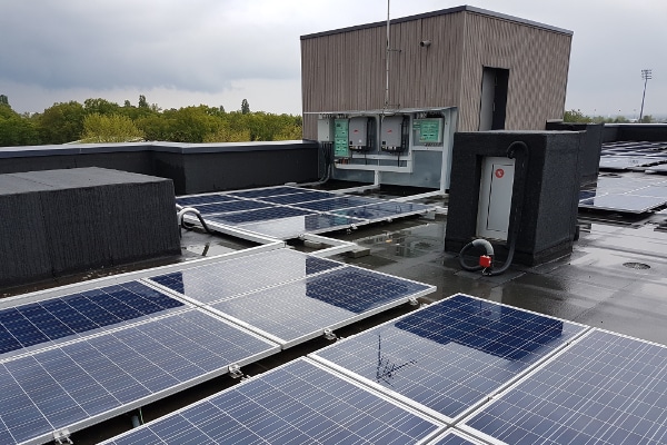 découvrez notre avis sur les toitures photovoltaïques : avantages, inconvénients et conseils pour choisir la meilleure option pour votre maison. maximisez votre investissement et contribuez à l'environnement avec des solutions solaires adaptées.