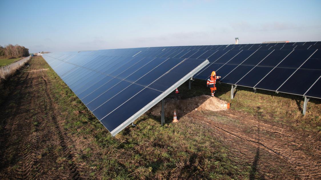 découvrez notre guide complet sur les avis concernant les panneaux solaires en 2025. obtenez des informations à jour sur les performances, les innovations et les retours d'expérience des utilisateurs pour faire le meilleur choix pour votre installation solaire.