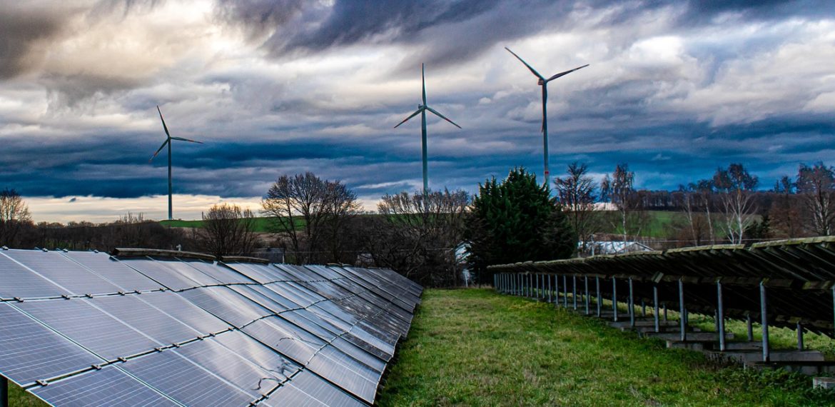 découvrez nos avis sur les panneaux photovoltaïques : performances, économies d'énergie, aides financières et retours d'expérience d'utilisateurs pour vous aider à choisir la meilleure solution solaire.