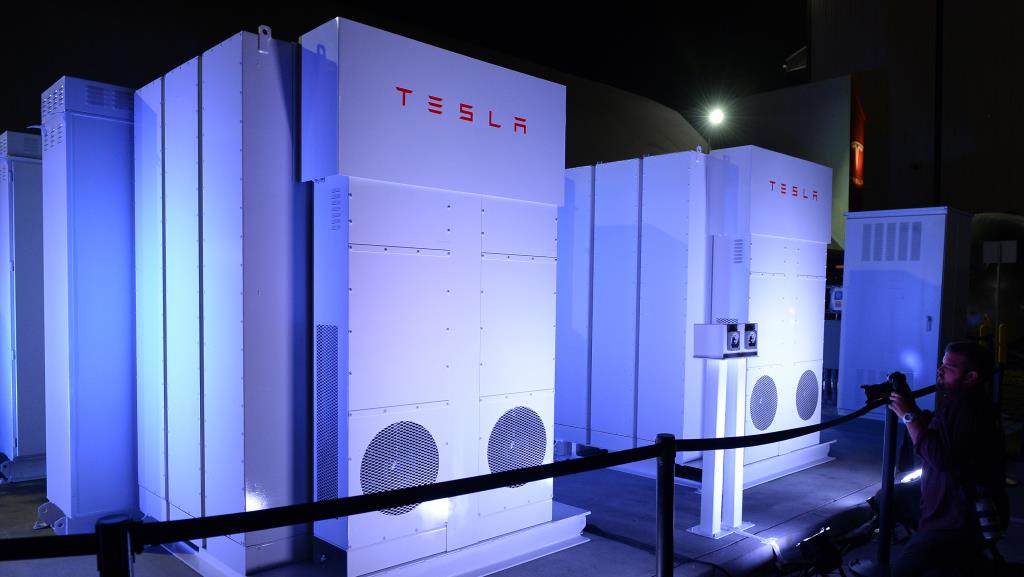 découvrez les avis sur le powerwall, la solution de stockage d'énergie pour particuliers. explorez les retours d'expérience, les avantages et inconvénients de cette batterie innovante et prenez une décision éclairée pour optimiser votre consommation énergétique.