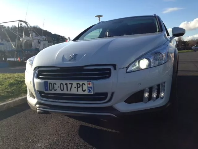 découvrez notre guide complet sur les avis concernant les voitures électriques. explorez les expériences des utilisateurs, les avantages, les inconvénients et les meilleures options du marché pour faire un choix éclairé.