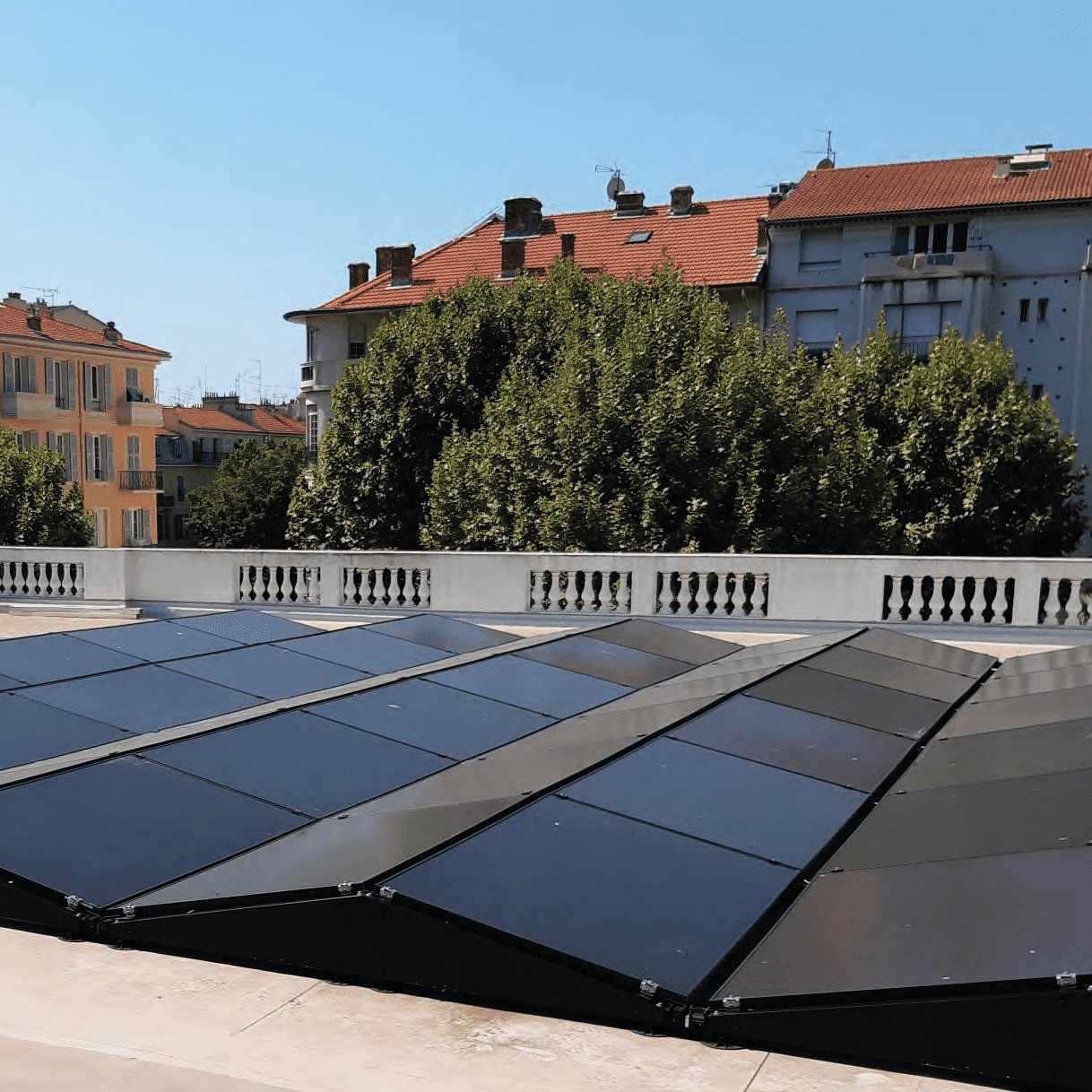 découvrez le panneau photovoltaïque azur, une solution écologique et économique pour produire votre propre énergie solaire. optimisez votre consommation d'électricité tout en réduisant votre empreinte carbone grâce à des technologies de pointe et un design innovant.