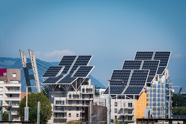 découvrez les bâtiments solaires : une fusion innovante de design durable et d'énergie renouvelable, contribuant à un avenir écologique tout en offrant confort et esthétique. explorez les avantages et les solutions pour construire ou rénover votre espace de vie.