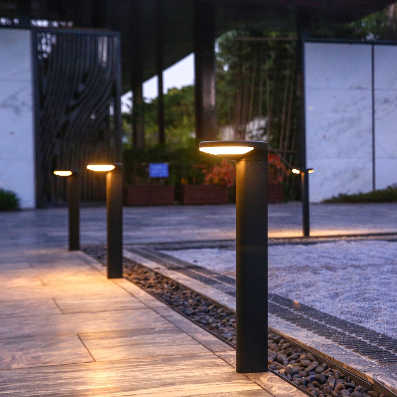 découvrez notre gamme de bornes solaires, idéales pour éclairer vos espaces extérieurs tout en respectant l'environnement. faciles à installer, elles offrent une solution d'éclairage autonome, économique et esthétiquement plaisante pour votre jardin, terrasse ou allée.