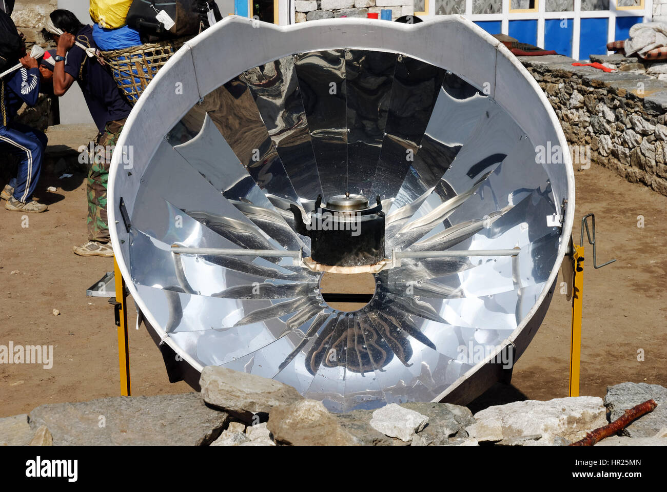 découvrez la bouilloire solaire, une solution innovante et écologique pour chauffer votre eau grâce à l'énergie du soleil. idéale pour les randonnées ou les campings, cette bouilloire vous permet de préparer vos boissons chaudes tout en respectant l'environnement. optez pour une consommation durable avec cette alternative pratique et efficace.