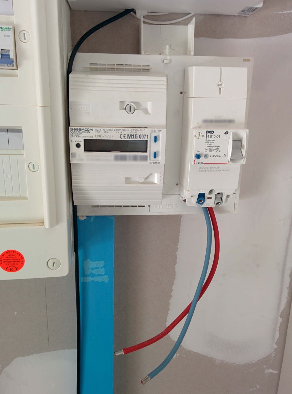 découvrez comment réaliser le branchement d'un disjoncteur en toute sécurité. suivez nos conseils pratiques et astuces pour assurer une installation fiable et conforme aux normes électriques.