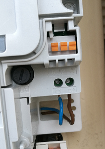 découvrez tout ce que vous devez savoir sur le branchement téléinfo : guide complet, conseils pratiques et astuces pour une installation réussie afin de suivre votre consommation d'énergie en temps réel.