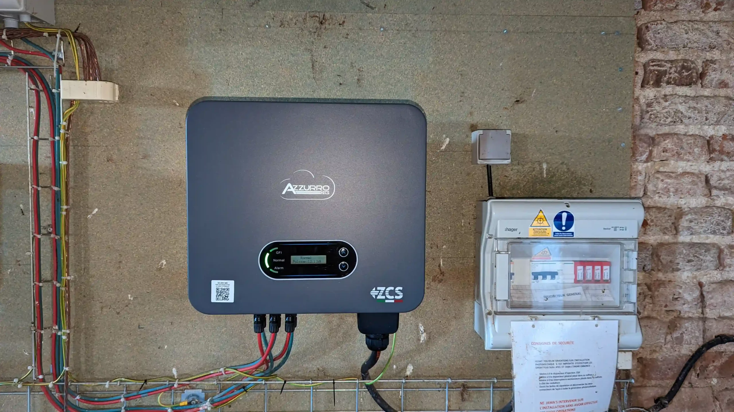 découvrez comment installer un onduleur efficacement avec notre guide étape par étape. apprenez les meilleures pratiques pour garantir la sécurité et l'efficacité de votre système électrique.