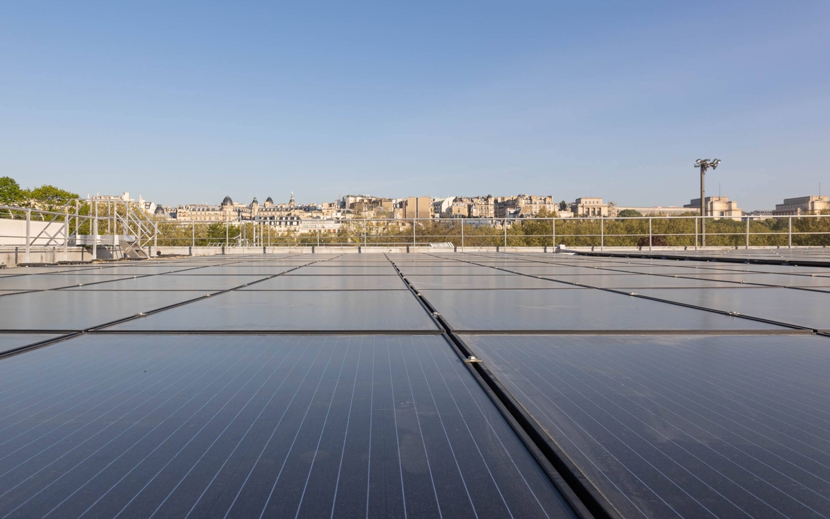 découvrez comment établir un budget optimisé pour l'installation de panneaux photovoltaïques. comparez les coûts, les aides financières, et les bénéfices à long terme pour rentabiliser votre investissement énergétique.