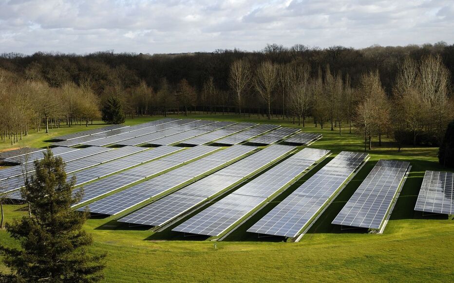 découvrez les avantages du bureau photovoltaïque à paris, un espace de travail innovant et durable. optimisez votre empreinte carbone tout en bénéficiant d'une lumière naturelle et d'une énergie renouvelable pour une productivité accrue.