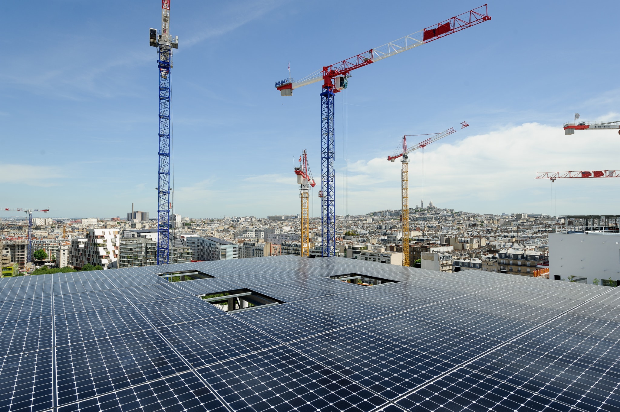 découvrez notre bureau photovoltaïque à paris, spécialisé dans l'intégration de solutions solaires innovantes pour entreprises et particuliers. optimisez votre consommation d'énergie tout en préservant l'environnement grâce à nos expertises en photovoltaïque.
