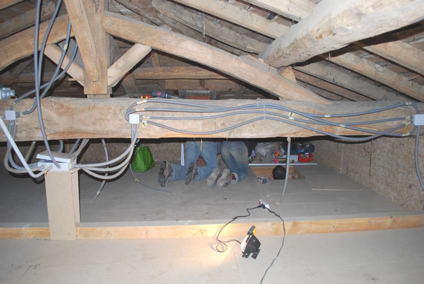 découvrez nos câbles spécialement conçus pour l'installation dans les combles. offrant durabilité et performance, ils sont idéaux pour vos projets électriques dans les espaces sous-toit. optimizez votre réseau avec nos solutions adaptées.