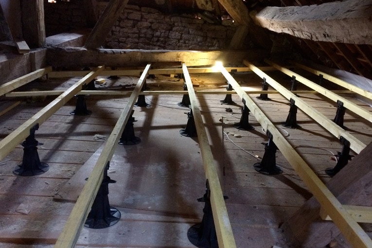 découvrez notre gamme de câbles spécialement conçus pour les combles. idéaux pour les projets d'aménagement, ils assurent une installation électrique sécurisée et performante tout en optimisant l'espace. commandez dès maintenant et transformez vos combles en un espace fonctionnel.