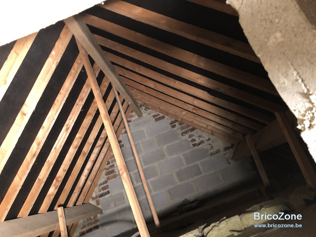 découvrez notre sélection de câbles spécialement conçus pour l'aménagement et l'isolation de vos combles. idéaux pour assurer une installation électrique sécurisée et performante, nos câbles répondent aux normes en vigueur pour garantir votre tranquillité d'esprit.