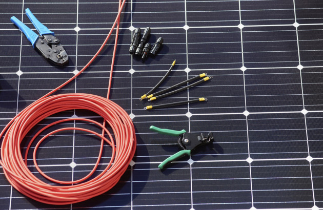 découvrez notre sélection de câbles onduleur-compteur, conçus pour garantir une connexion fiable et optimale entre votre onduleur et votre compteur électrique. idéaux pour assurer une gestion efficace de l'énergie, ces câbles sont essentiels pour les installations solaires et les systèmes d'alimentation sans interruption.
