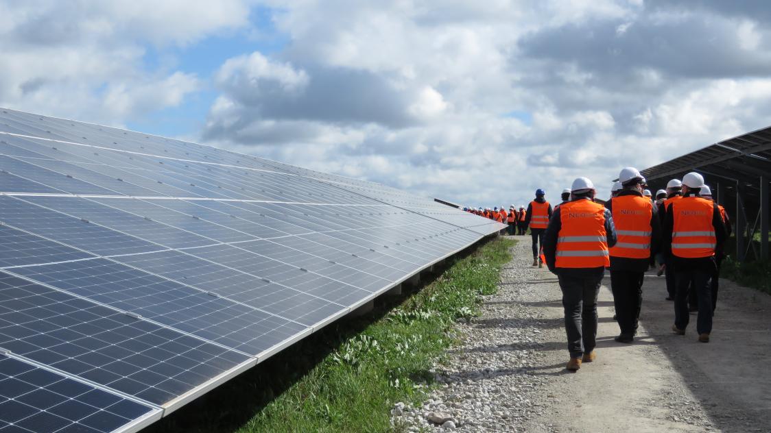 découvrez notre centrale photovoltaïque, une solution innovante et durable pour produire de l'énergie renouvelable. profitez d'une source d'électricité écologique et réduisez votre empreinte carbone grâce à nos technologies solaires de pointe. rejoignez la transition énergétique dès aujourd'hui !