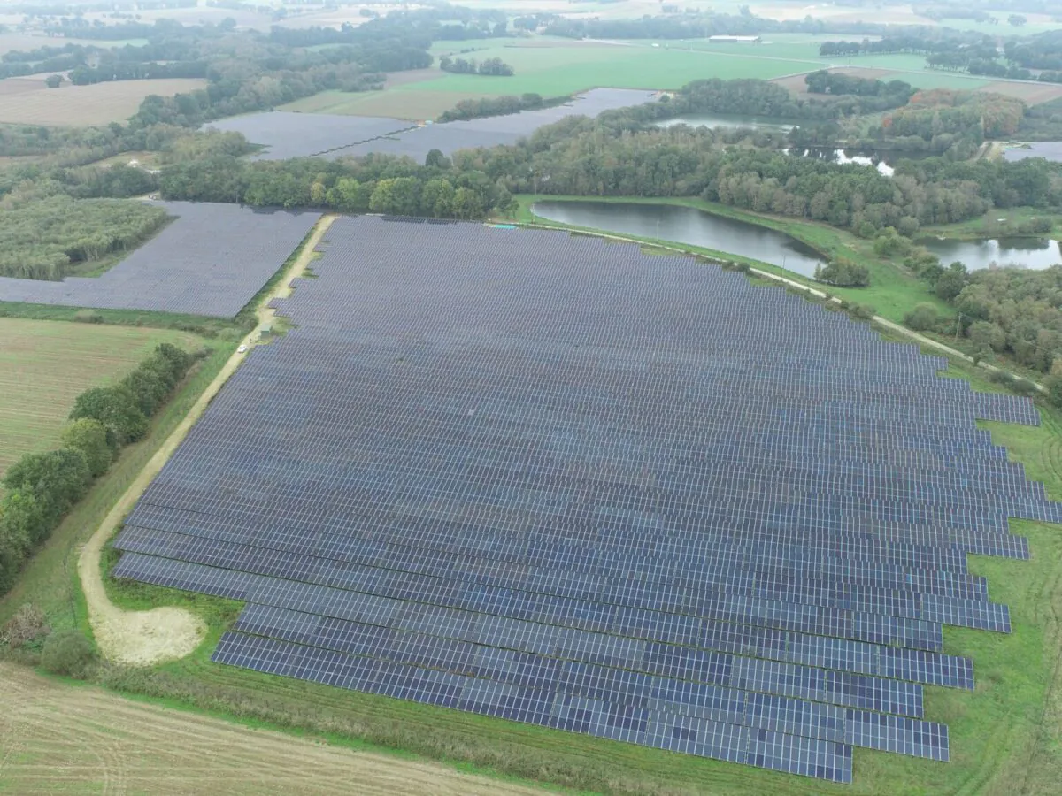 découvrez la centrale photovoltaïque de baud, un projet innovant qui transforme la lumière du soleil en énergie durable. engagée pour la transition énergétique, cette installation réduit l'empreinte carbone et contribue à un avenir plus vert.