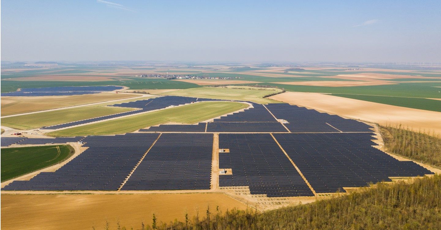 découvrez tout sur les centrales photovoltaïques en france : fonctionnement, avantages, et contribution à la transition énergétique. informez-vous sur les projets innovants et les perspectives d'avenir de l'énergie solaire dans l'hexagone.